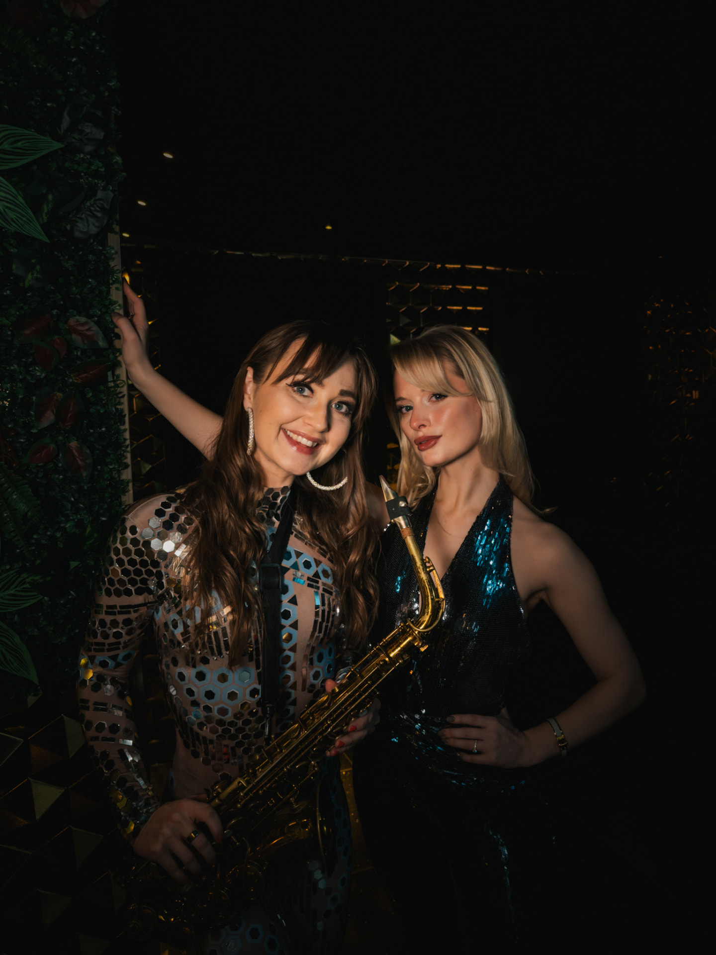 Linnea Källström med saxofonist på event