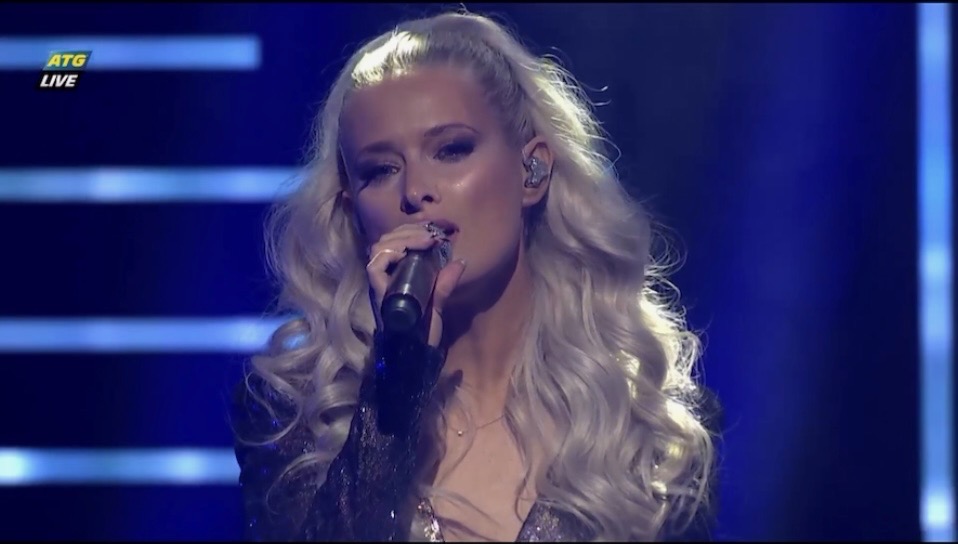 Linnea Källström i TV-sändning på scen